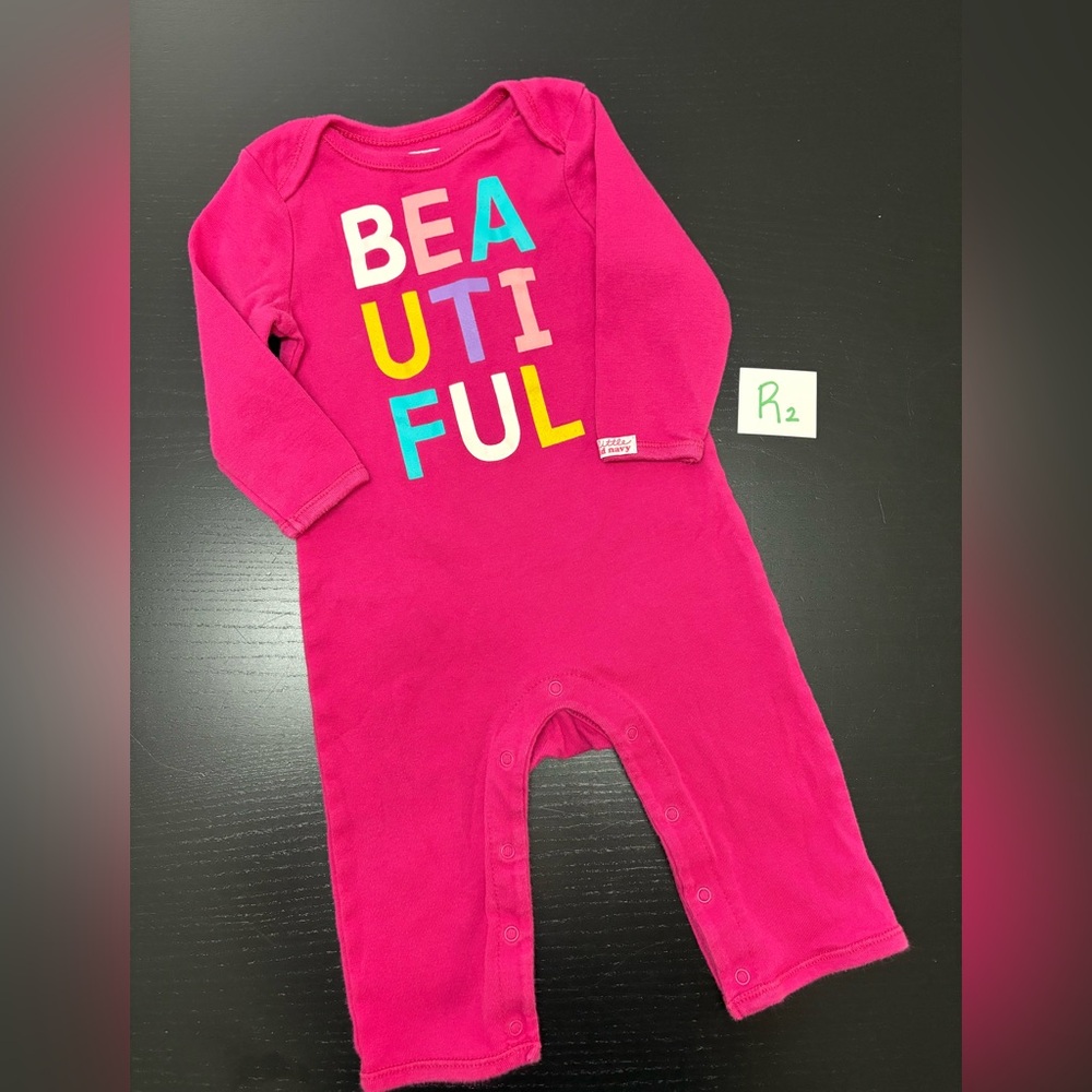 ⭐️2/$8.00⭐️ Old Navy 6-12m Oink Long Sleeve Romper